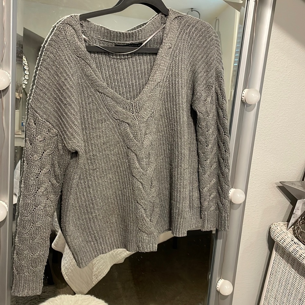 Gray comfortable sweater! Size small